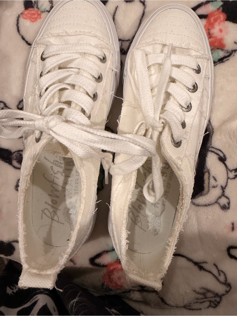 Malibu White Canvas Lace-Up Women’s Sneakers